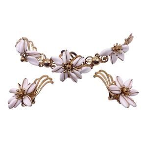 Napier White Resin Flower Bracelet 7” and Earrings Set
